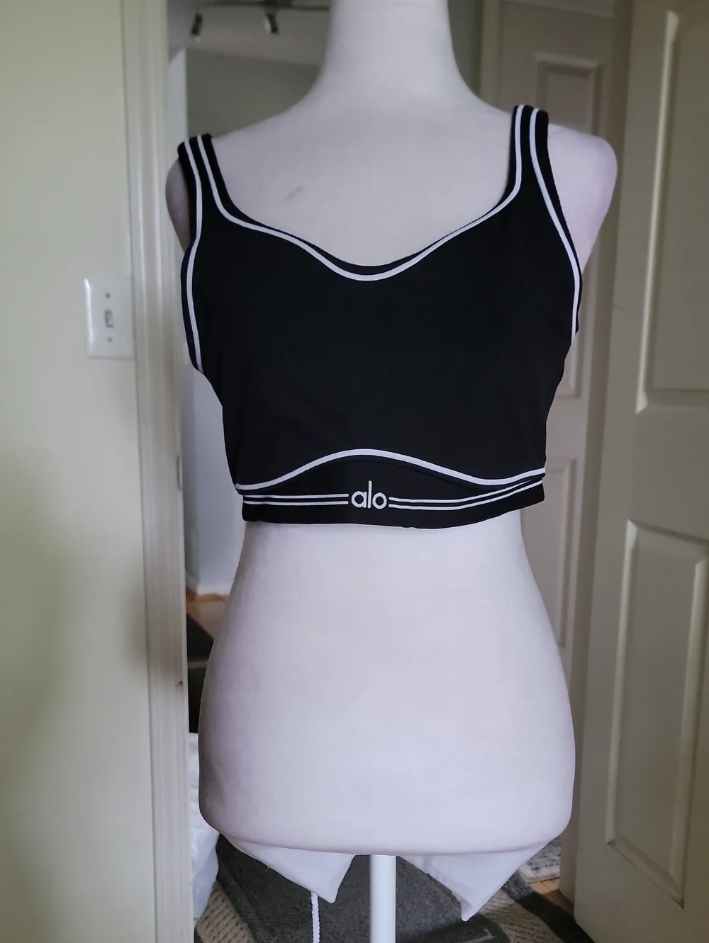 Alo Women’s Black & White Piped Sports Bra Size Large